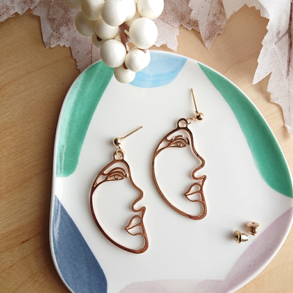 Unique Design//Half Face Portrait Drop Earrings - Picture 4 of 4